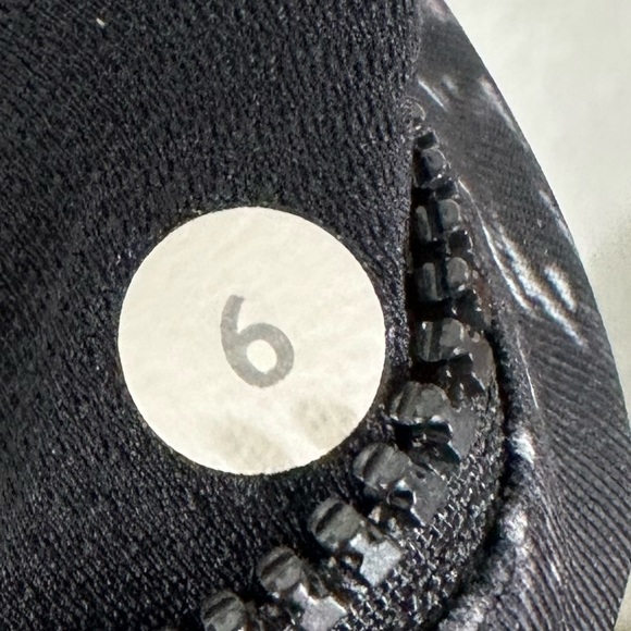 ululemon Runday Crop *Full-On Luxtreme
Arsenal Ambient Grey Black SZ 6 - Picture 5 of 7